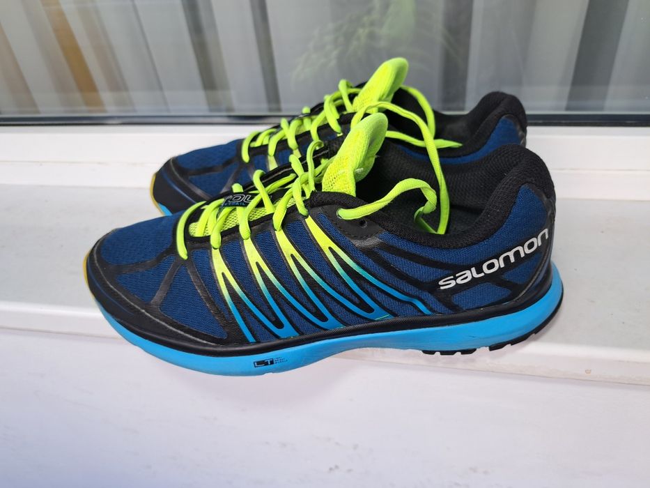 Vând pantofi sport Salomon  nr 45