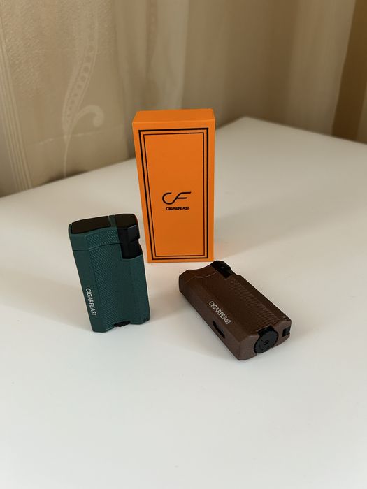 Запалка за пури с турбо пламък и вграден пънч - 2 цвята + кутия