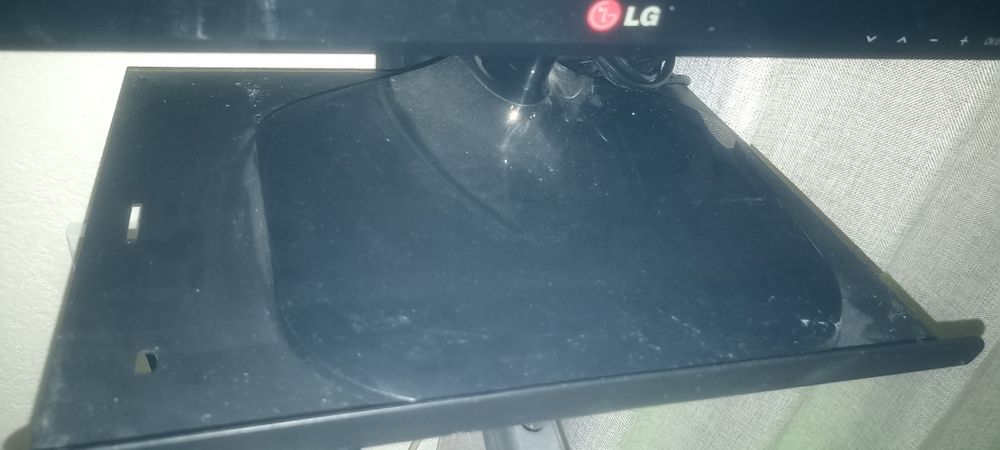 Телевизор/монитор LG 27"