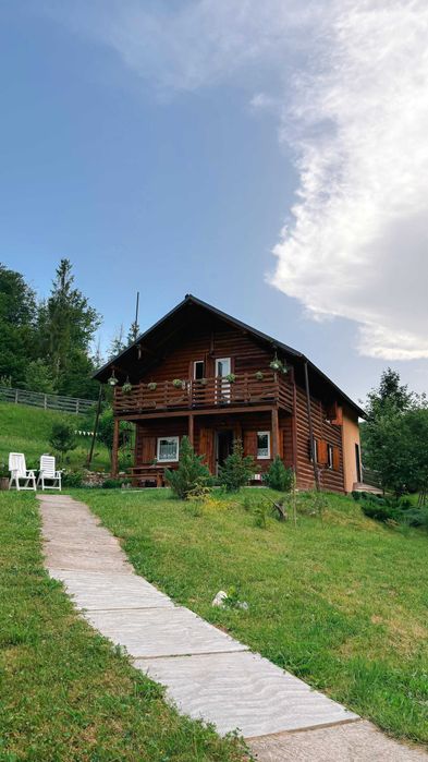 Cabană + 1,1 ha teren în Cacica | 150+ recenzii 5 stele