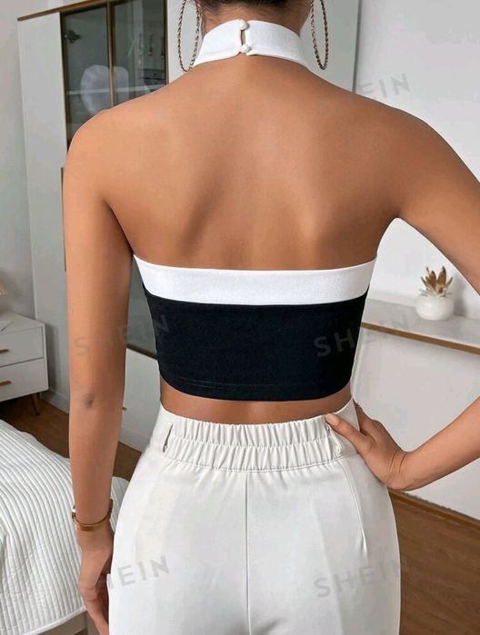 Дамски черен кроп топ с бели линии