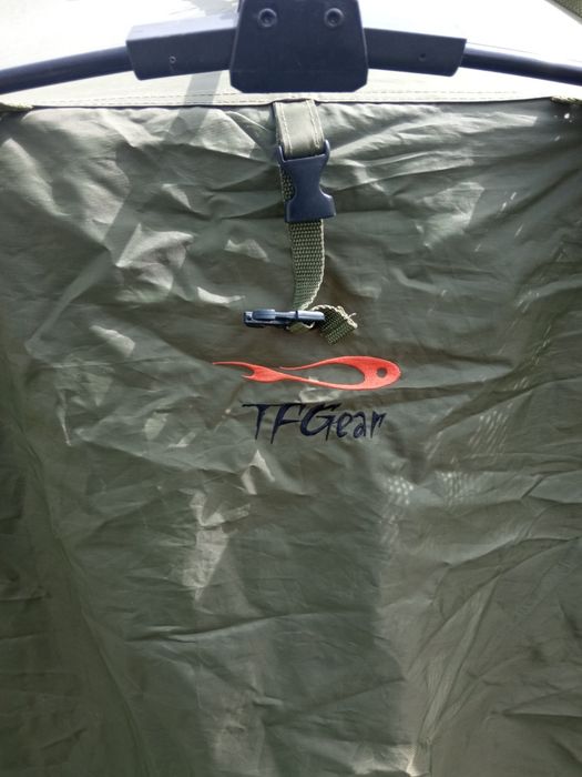 Продавам шаранска палатка запазена разпъва се лесно става за две легла