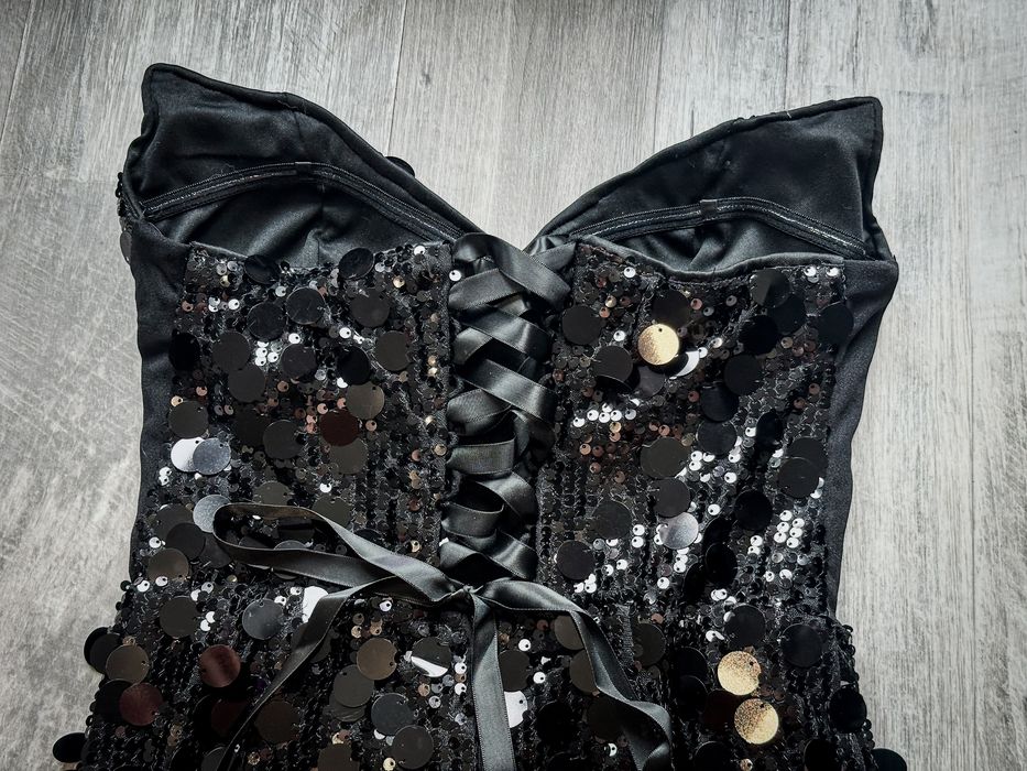 Нова къса черна рокля с корсет