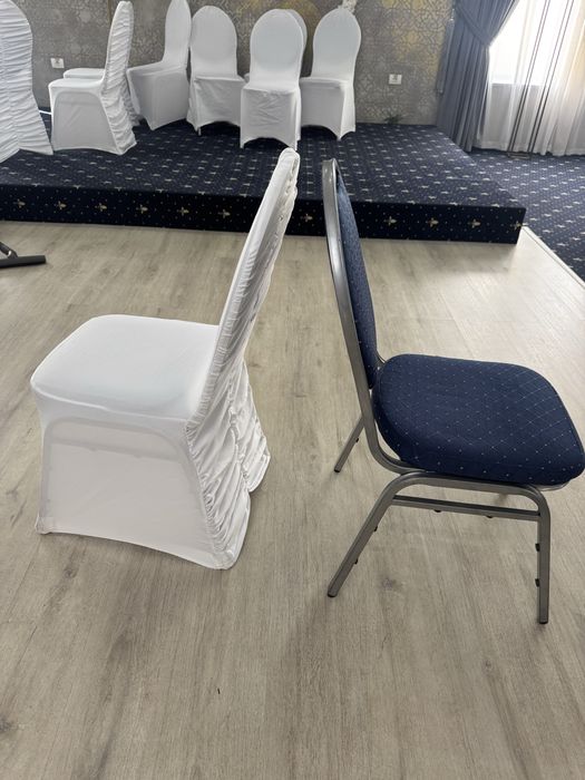 Vand 400 scaune cu huse