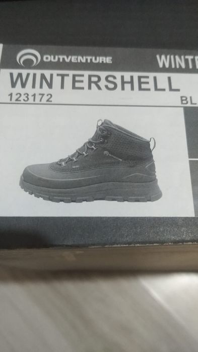 Продам новые ботинки