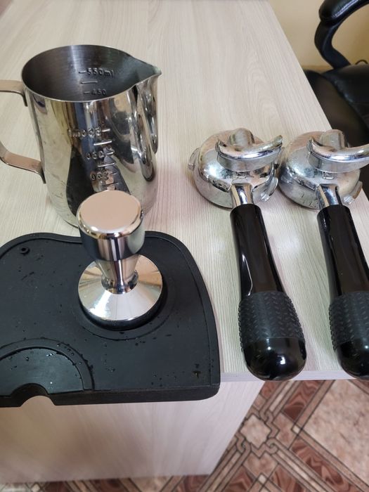 Продается кофемашина Nuova Simonelli Cafes1s и кофемолка