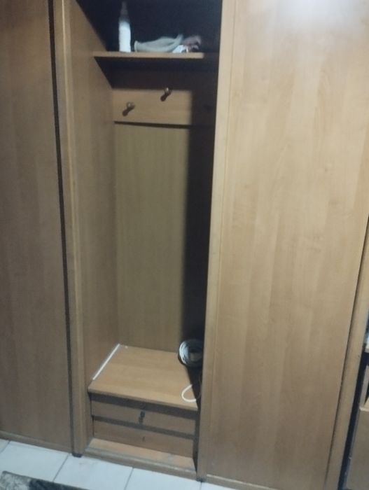 Продам шкафы угловые