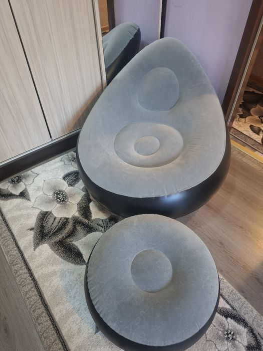 Кресло и табуретка 20€.