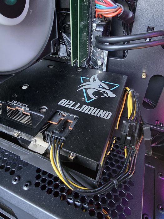 Геймърски компютър i5-10400F | RX 6600 8GB | 16GB RAM | NVMe + 1TB | Леден, тих и мощен!