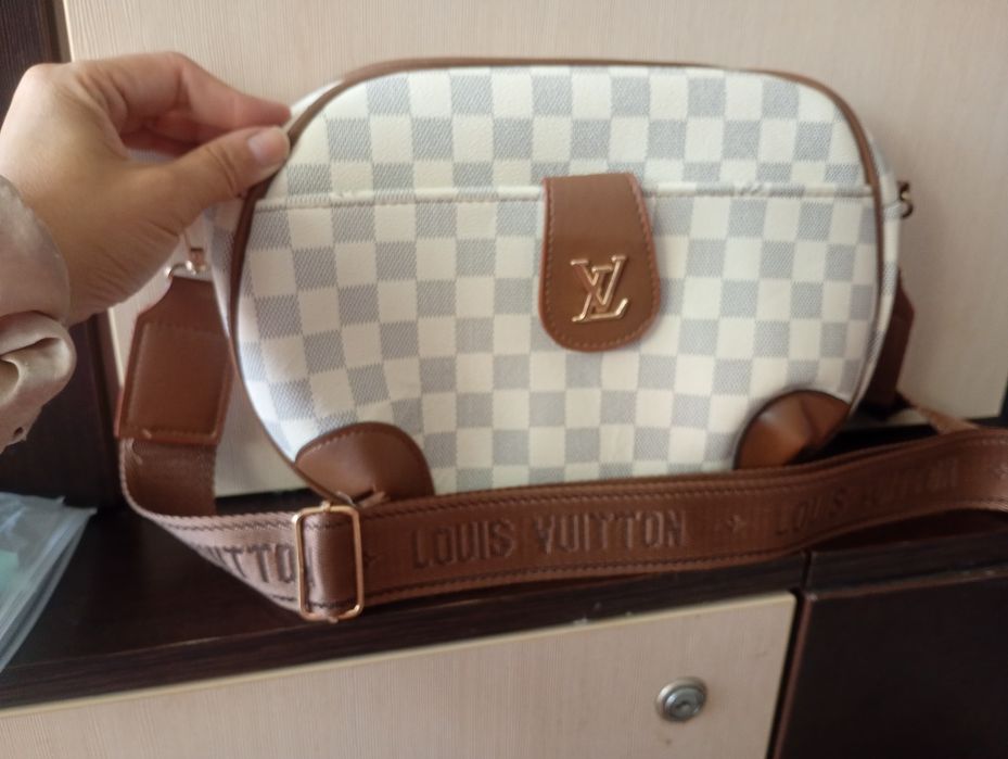 Ранички и чантички  на Guess,мъжки препаски UnderArmour,Calvin Klein