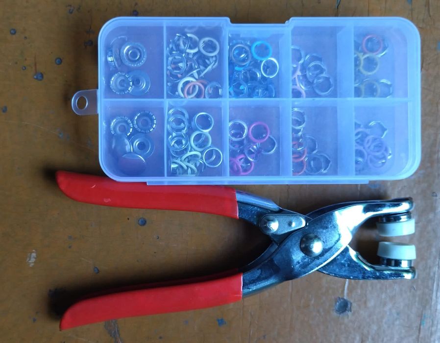 Шипцы для установка кнопка  на одежду