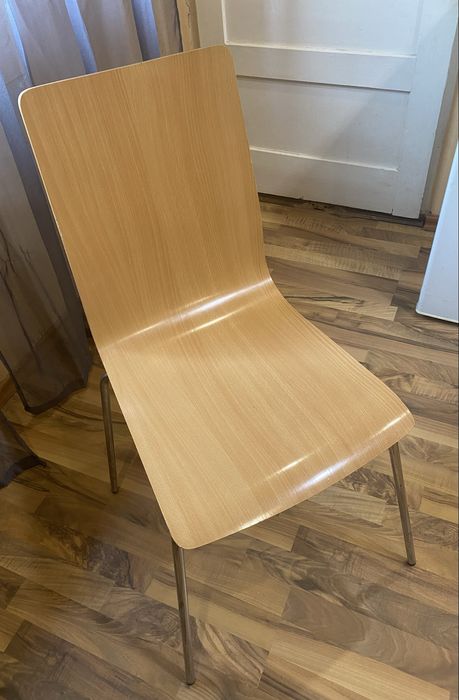 de vanzare masa si 3 scaune