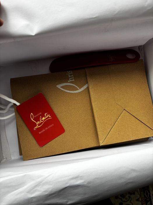 Продаю кеды Лабутен.