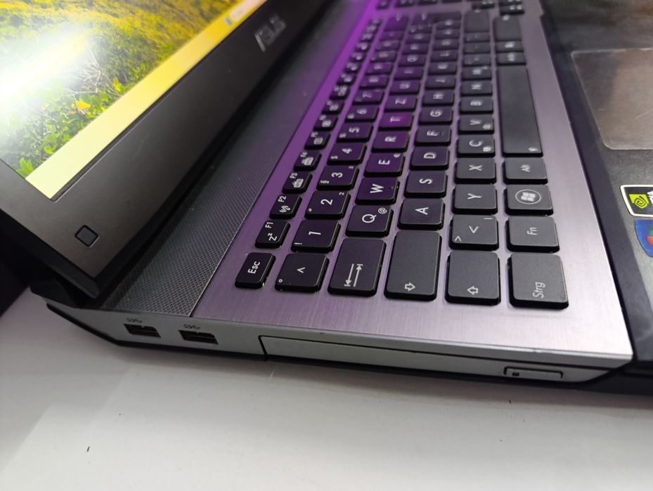 Laptop gaming Asus rog display 17.3 procesor i7 video nvidia 3 gb