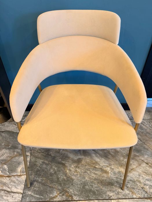 ЕЛЕГАНТЕН ДИЗАЙНЕРСКИ СТОЛ - Крем кадифе и златни крака