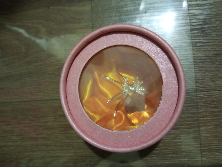 Продам брошь бижутерия