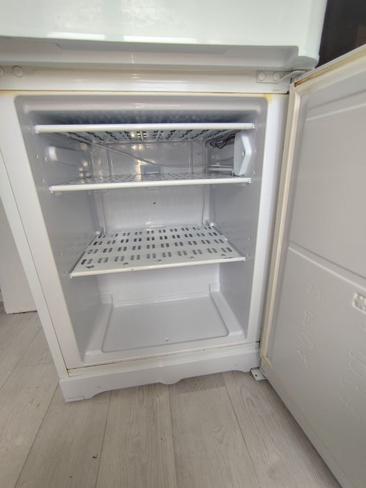 Продам холодильник indesit