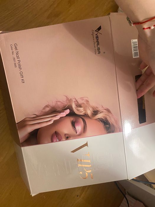 Vând 3 seturi de oje semipermanate venalisa