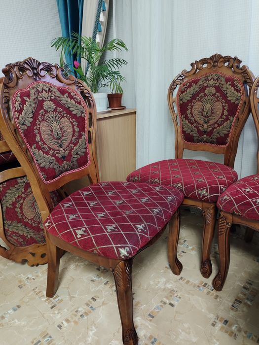 Стол со стульями