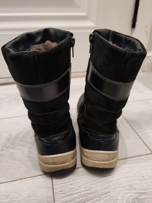 Подам зимние сапоги на девочку