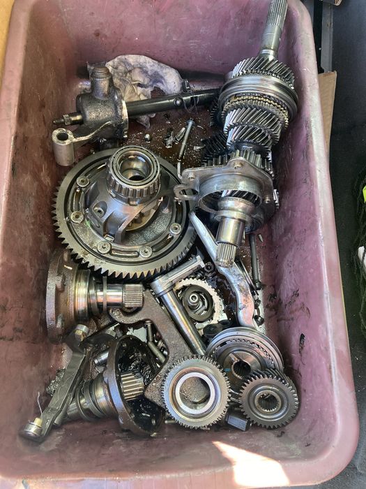 Продавам скоростна кутия на части Golf 5 1.6 fsi 5 ск.GYT LVQ JHT FCH