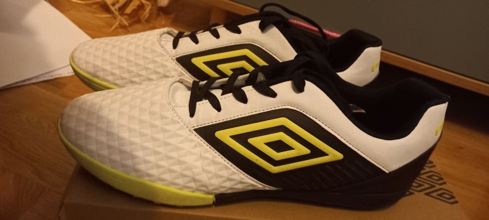UMBRO Футболни стоножки 45номер