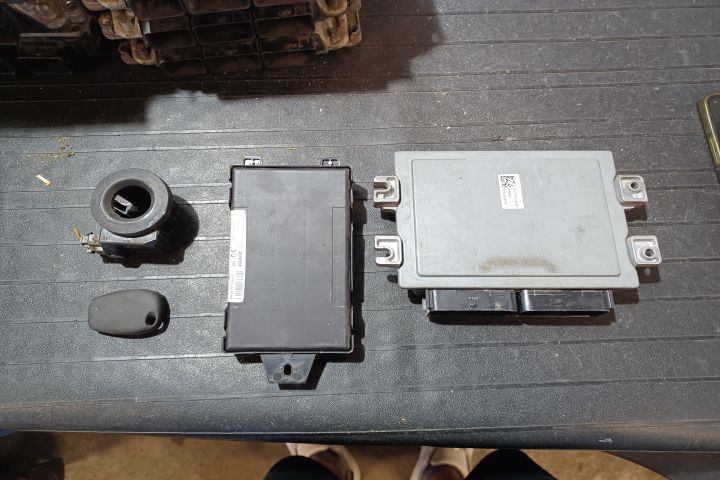 Calculator motor ECU S110140011  8200483732 - 1.4 S110140011  8200483