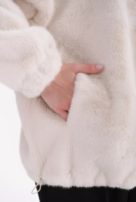 Продам новую шубку эконорка