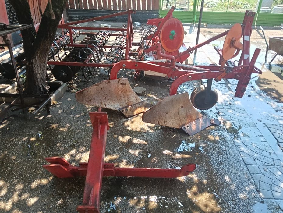 Vând tractoror Belarus T25 cu utilaje