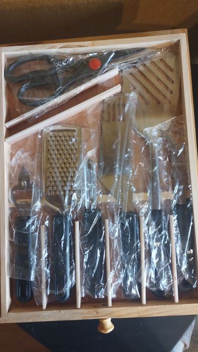 Кухненски комплект ножове и принадлежности