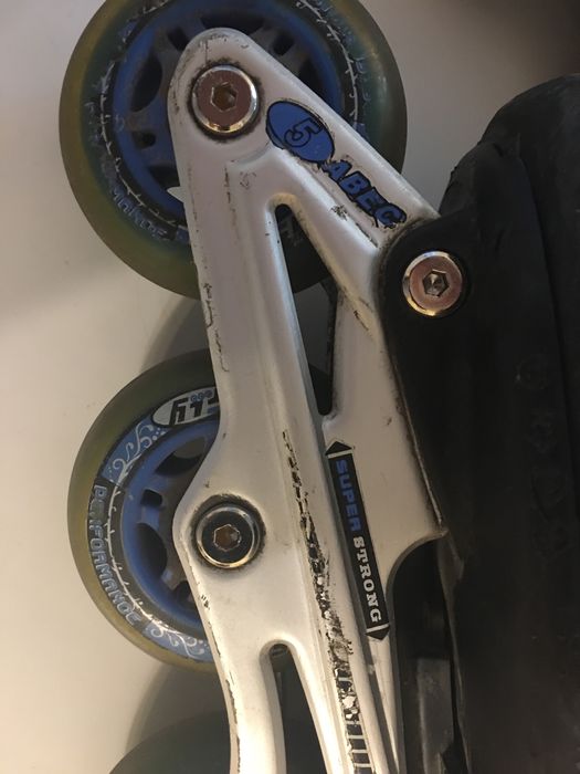 Роликовые коньки