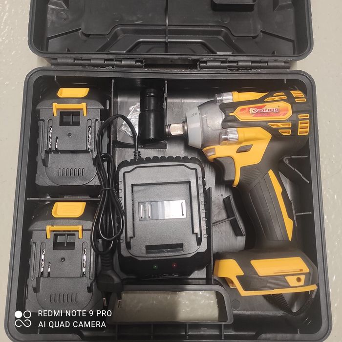 Pistol de impact . patrat de 1/2,adaptor hexagonal pt bit, 2 acumulato