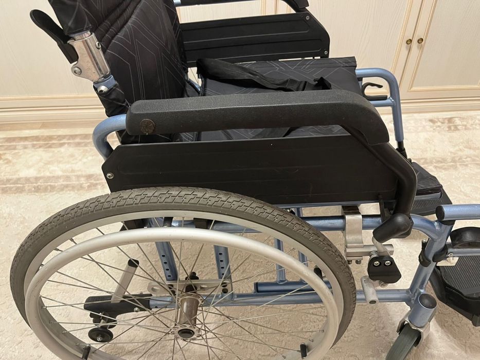 Инвалидная коляска в хорошем состоянии