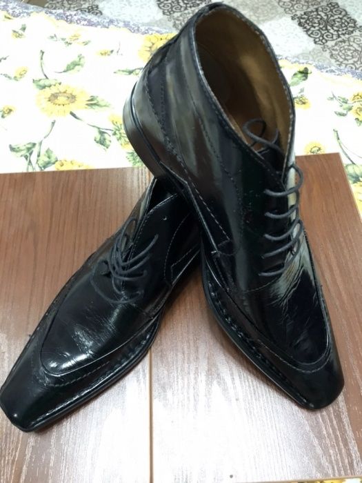 Мужская обувь продается.Каричневые кожаные на замке