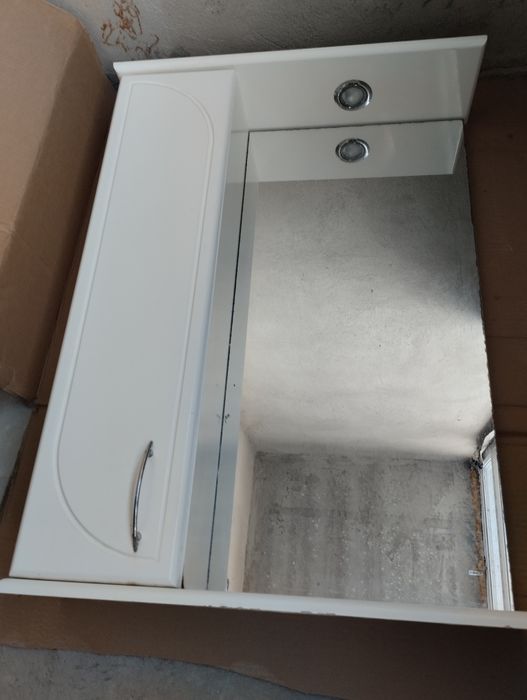 Шкаф с зерколом для ванны