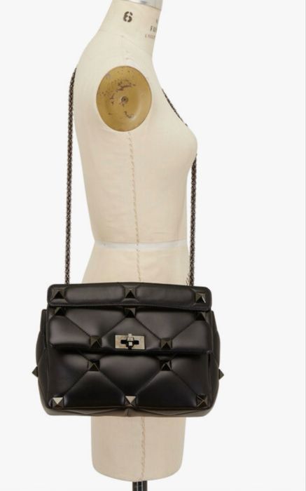 Черна чанта чисто нова Valentino