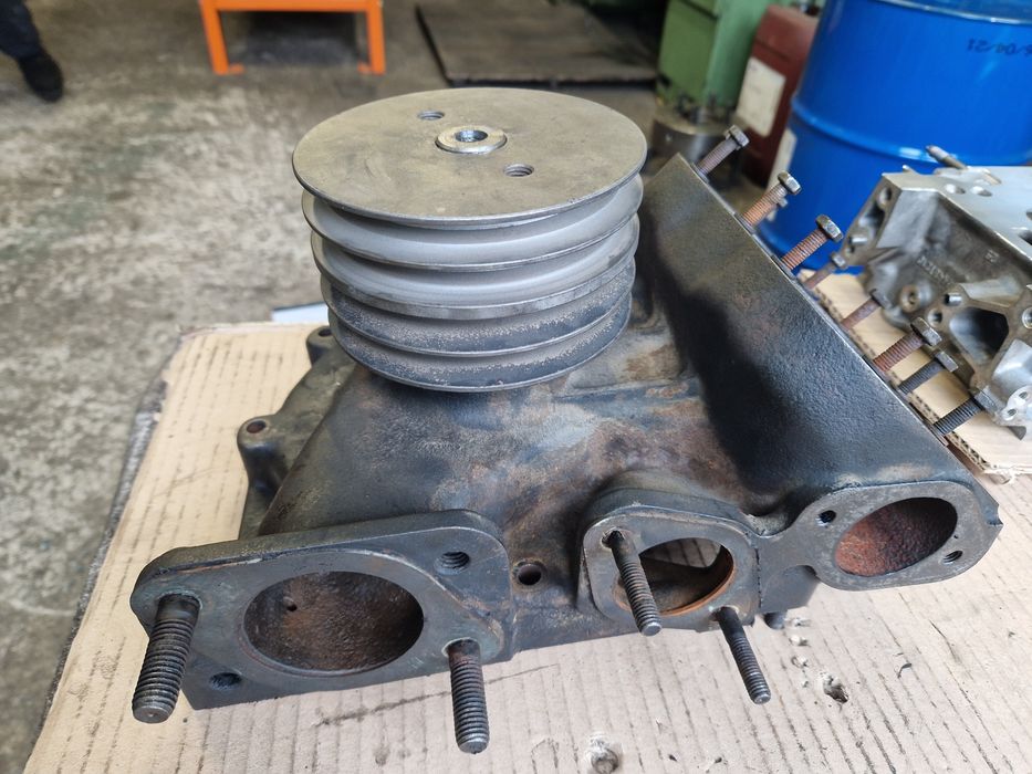 Pompă apă Hanomag, Steyr, Liebherr, Unimog, John Deere, Caterpillar