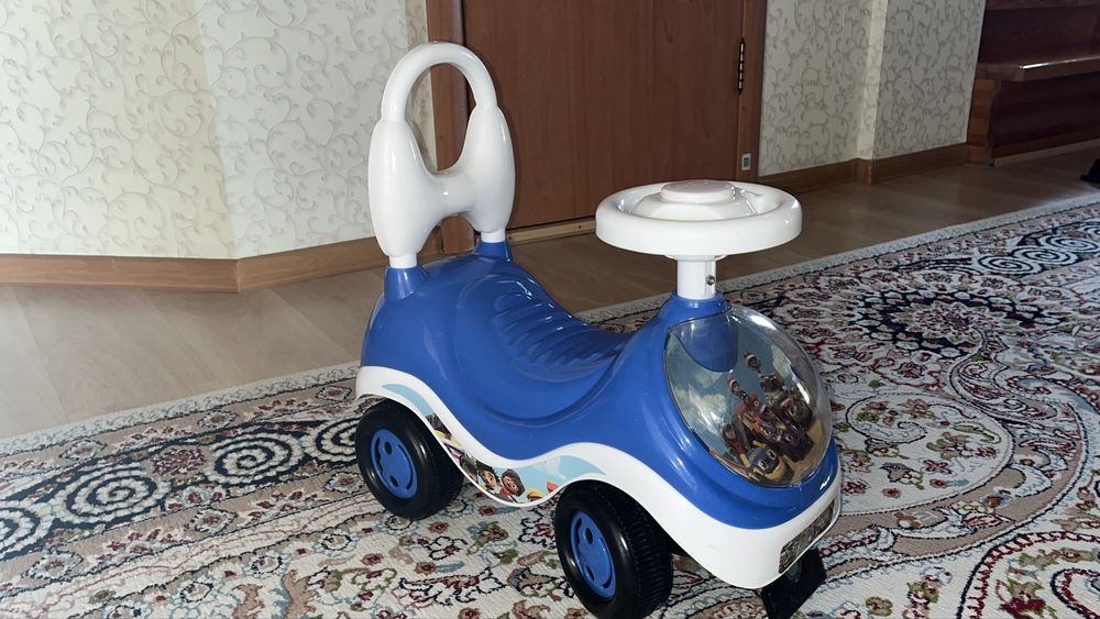 Машина толокар детская