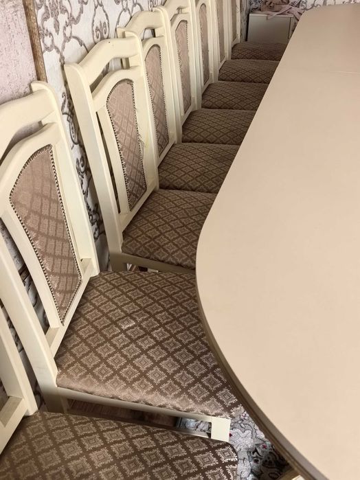 Стол со стульями