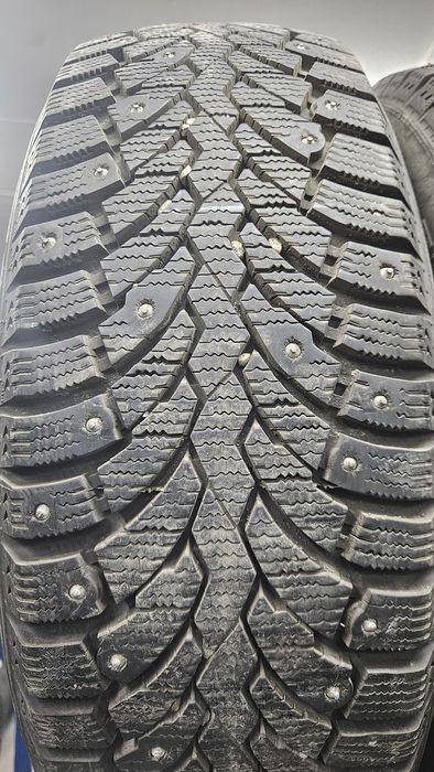 Продам комплект шин 195/65/15