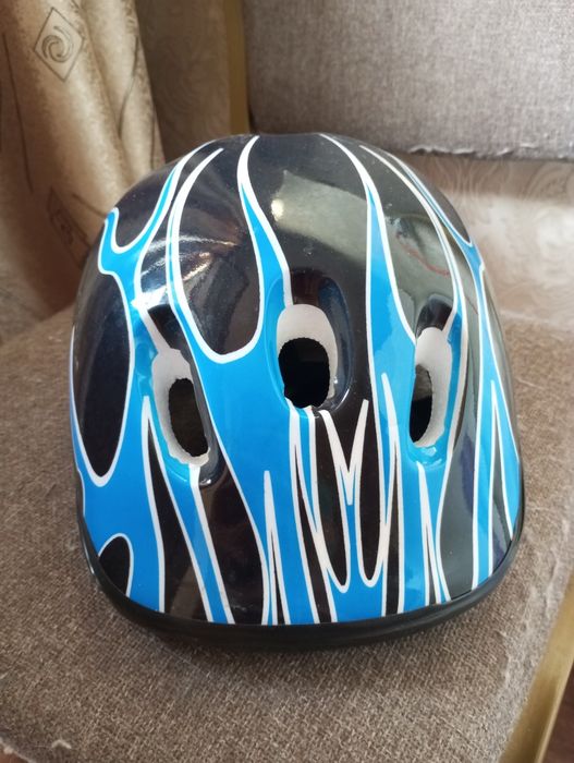 Защитный шлем продам