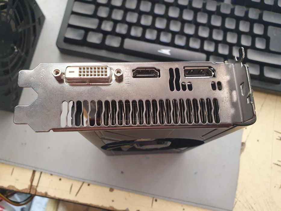 Placa video gaming Sapphire  RX 570 cu 4 GB model ITX