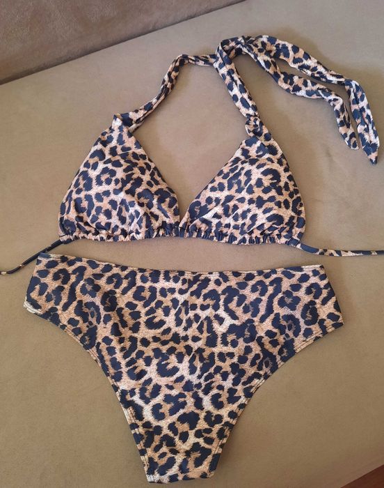 Нови дамски бански от две части