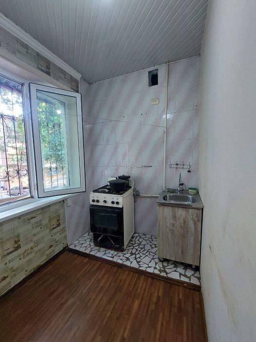 Qora Qamish chimboy maxallada 1xona 2*6 balkon srochna sotiladi.