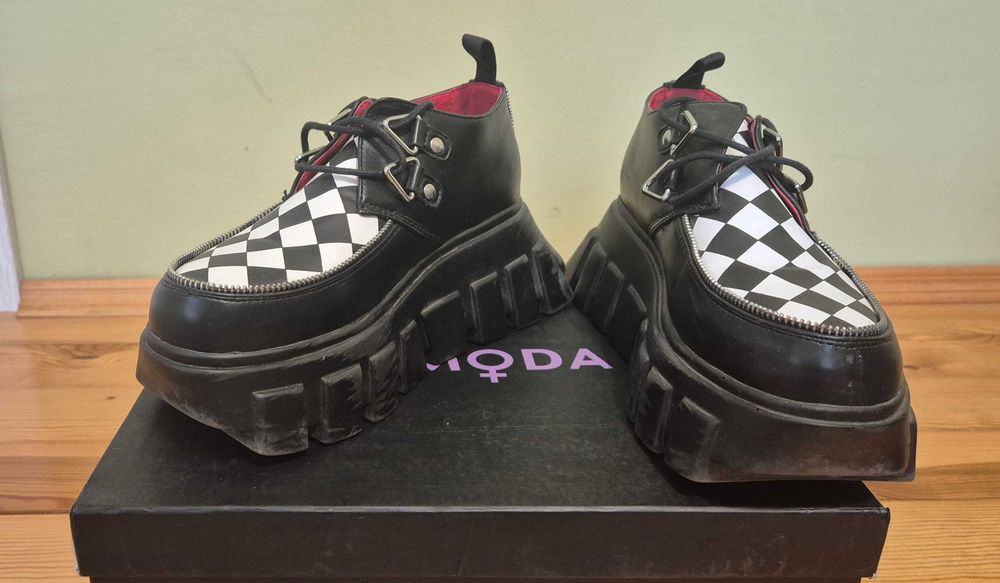 LAMODA Chunky Platform Sneakers with spikes Vegan leather