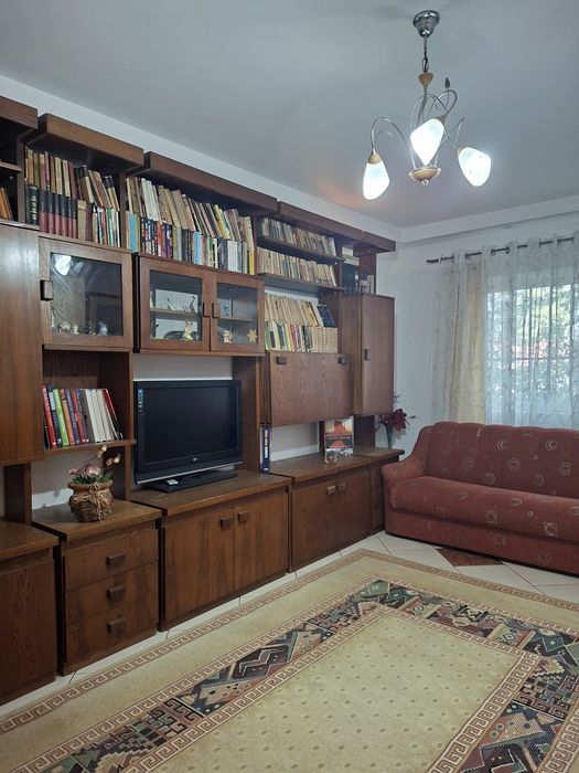 Închiriez apartament 2 camere, parter – Focșani, Central, lângă Liceul Cuza | Ideal pentru locuit sau ca spațiu comercial