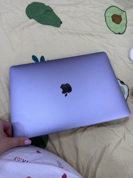 Продам Макбук новый