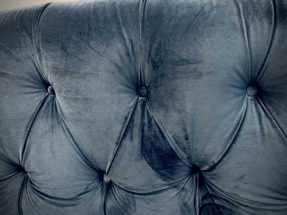 Canapea Chesterfield și bancheta tapițată