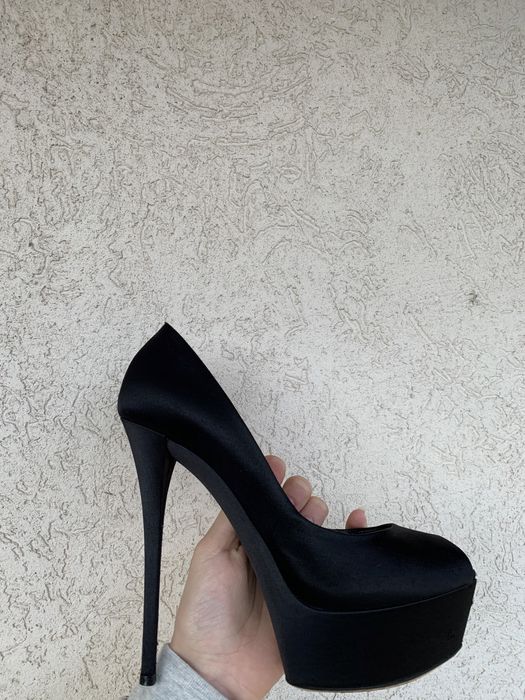 Pantofi Negri Casadei