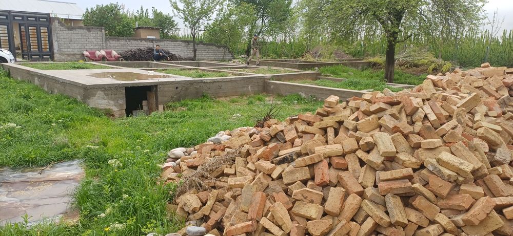 3.5 соток йер сотилади жойи майскида жойлашган фундаменти тайор